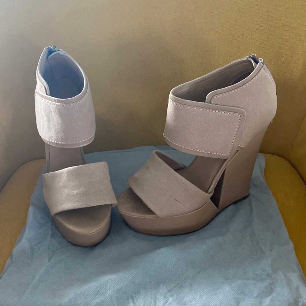 Platform shoes